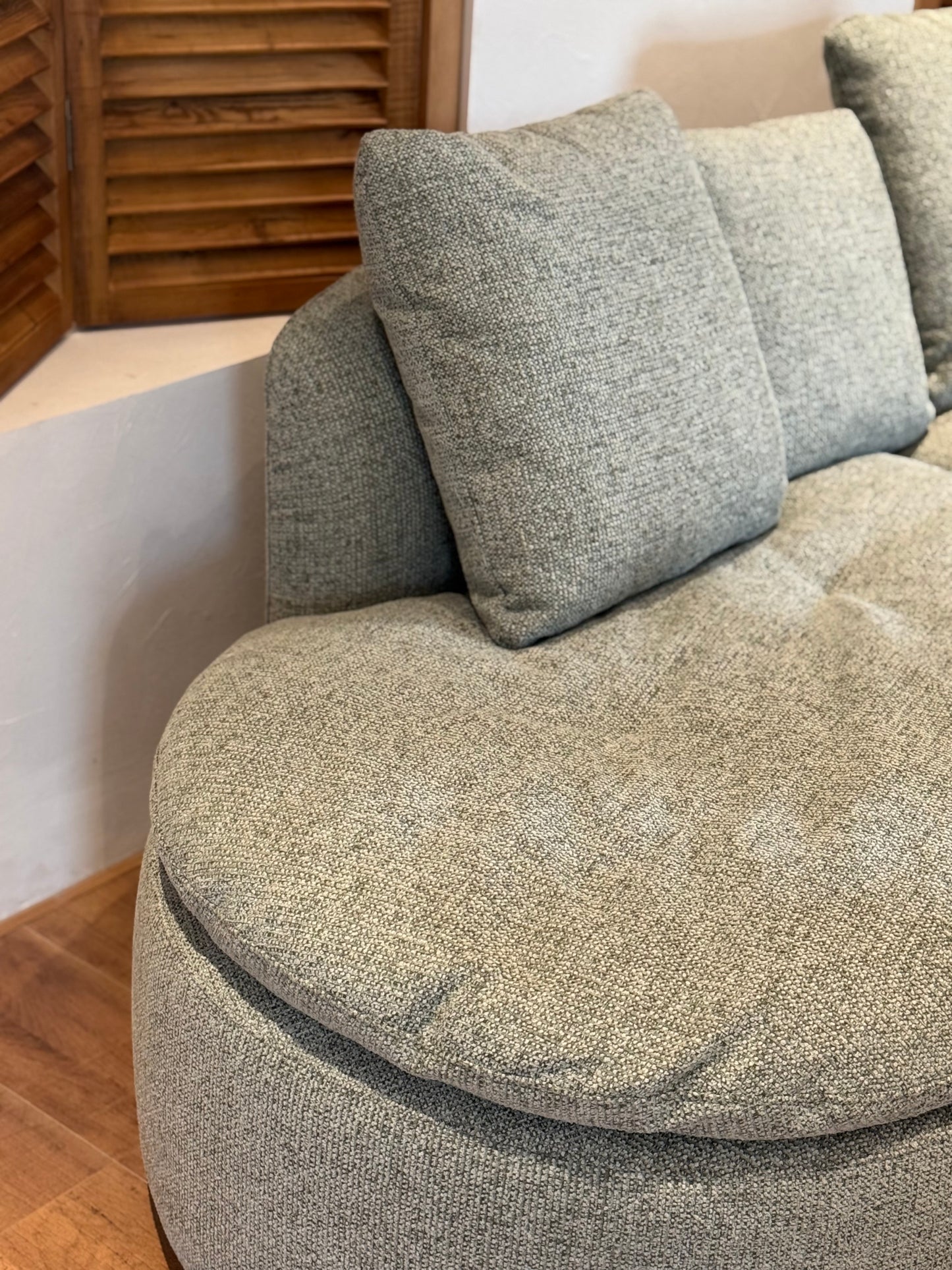 ATELIER Curved Fabric Sofa 布藝弧形梳化