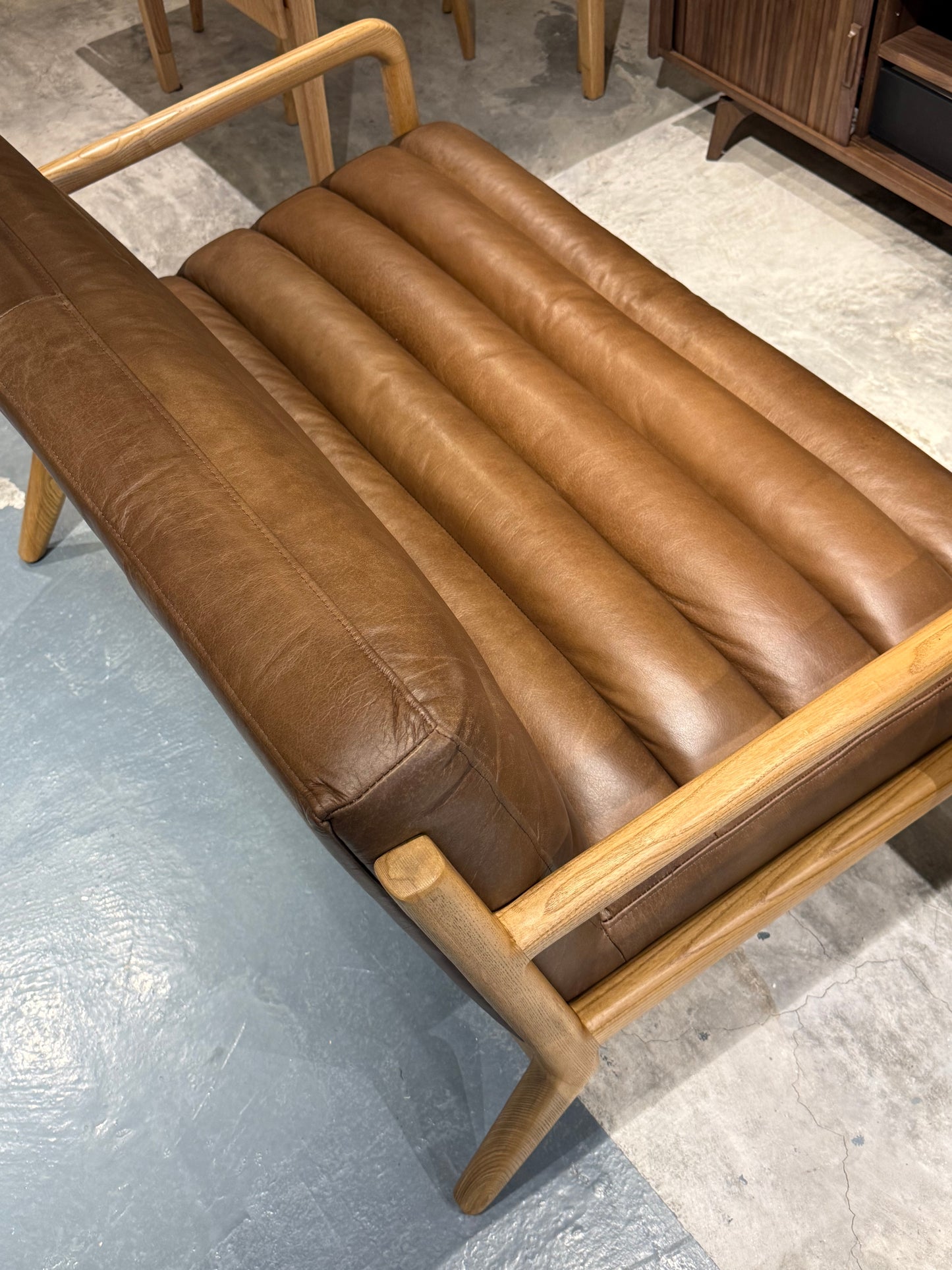 ATELIER Channel Tufted Leather Sofa 實木真皮梳化