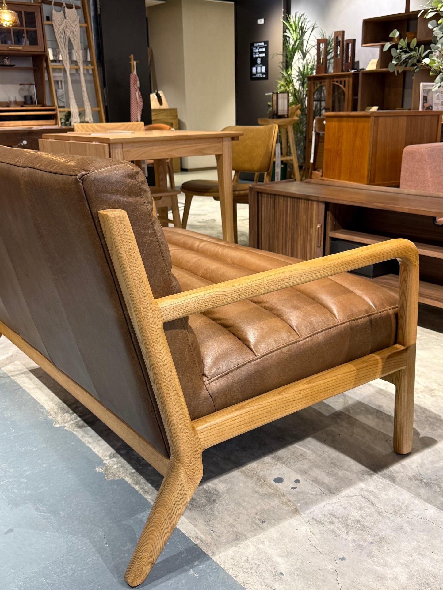 ATELIER Channel Tufted Leather Sofa 實木真皮梳化