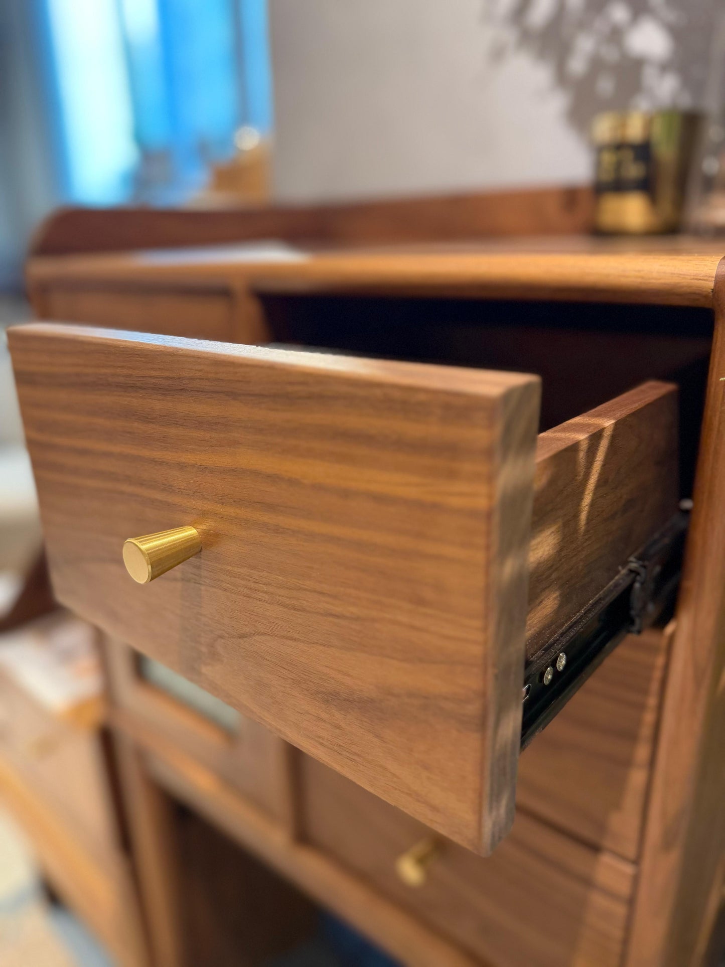 DELIGHT Entrance Cabinet 實木高腳玄關櫃