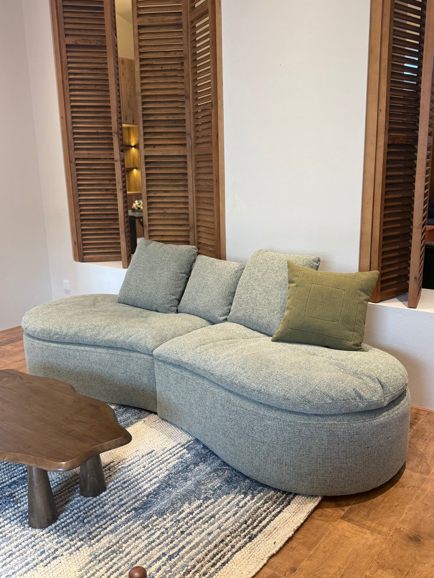 ATELIER Curved Fabric Sofa 布藝弧形梳化