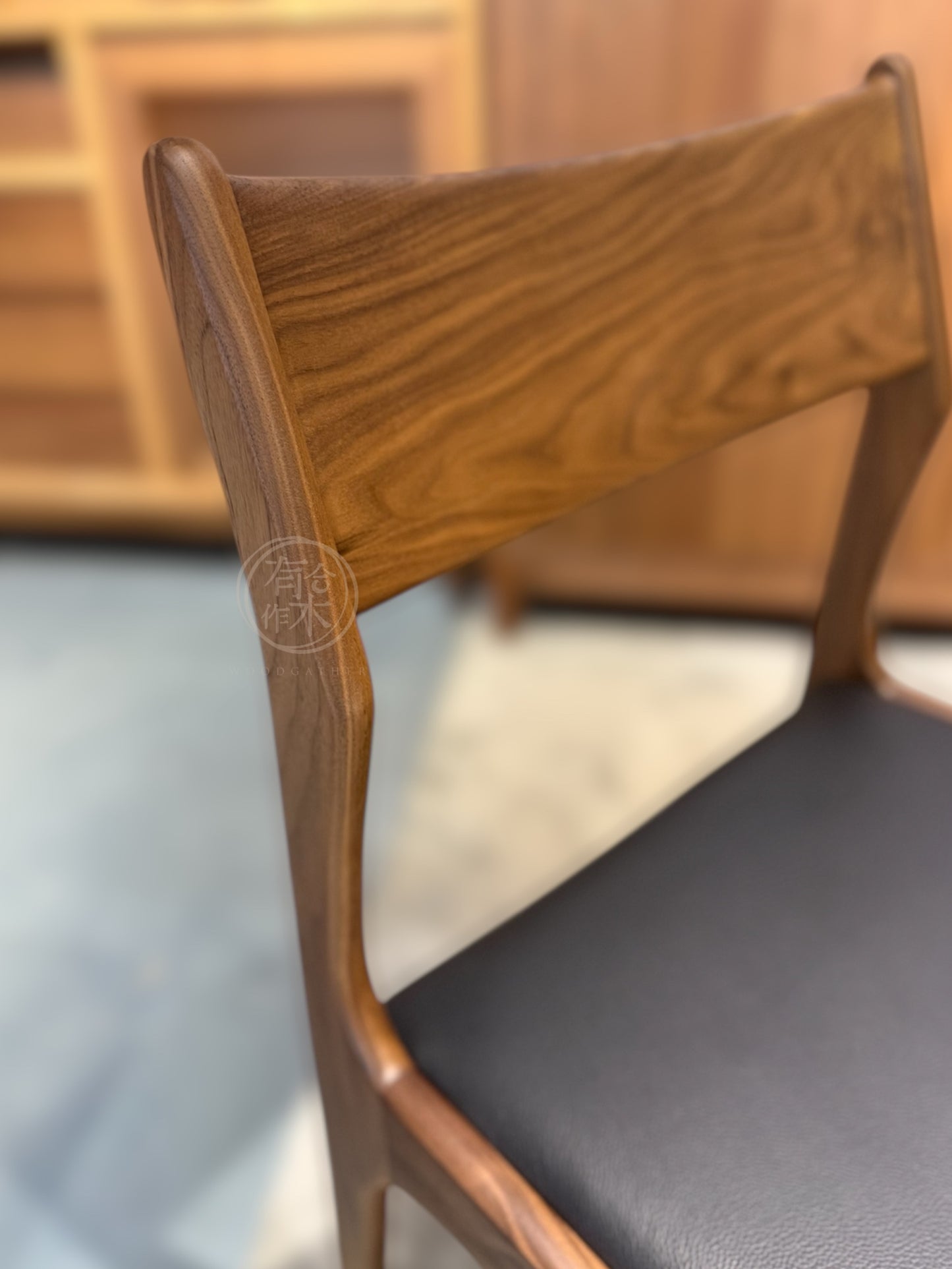 FOREST Chair 06 實木真皮餐椅