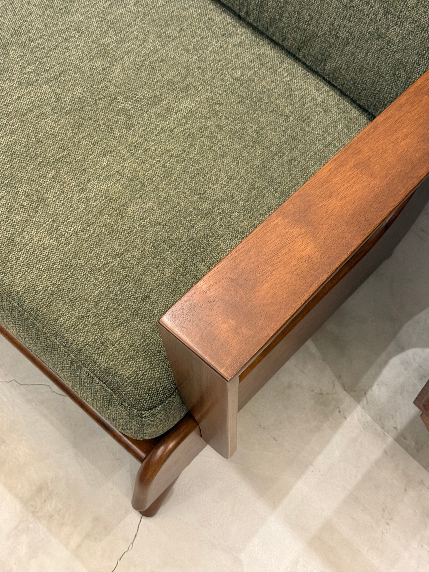 VARIETY Sofa 06 實木梳化（單座/2座/3座）- 胡桃木色