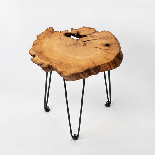 Appreciating wood work｜Thuja log coffee table 02