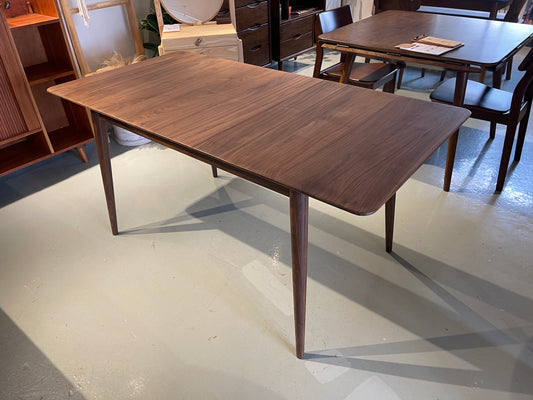 DELIGHT Extendable Table 實木開合餐枱 (可訂造，亦可改為固定餐枱)