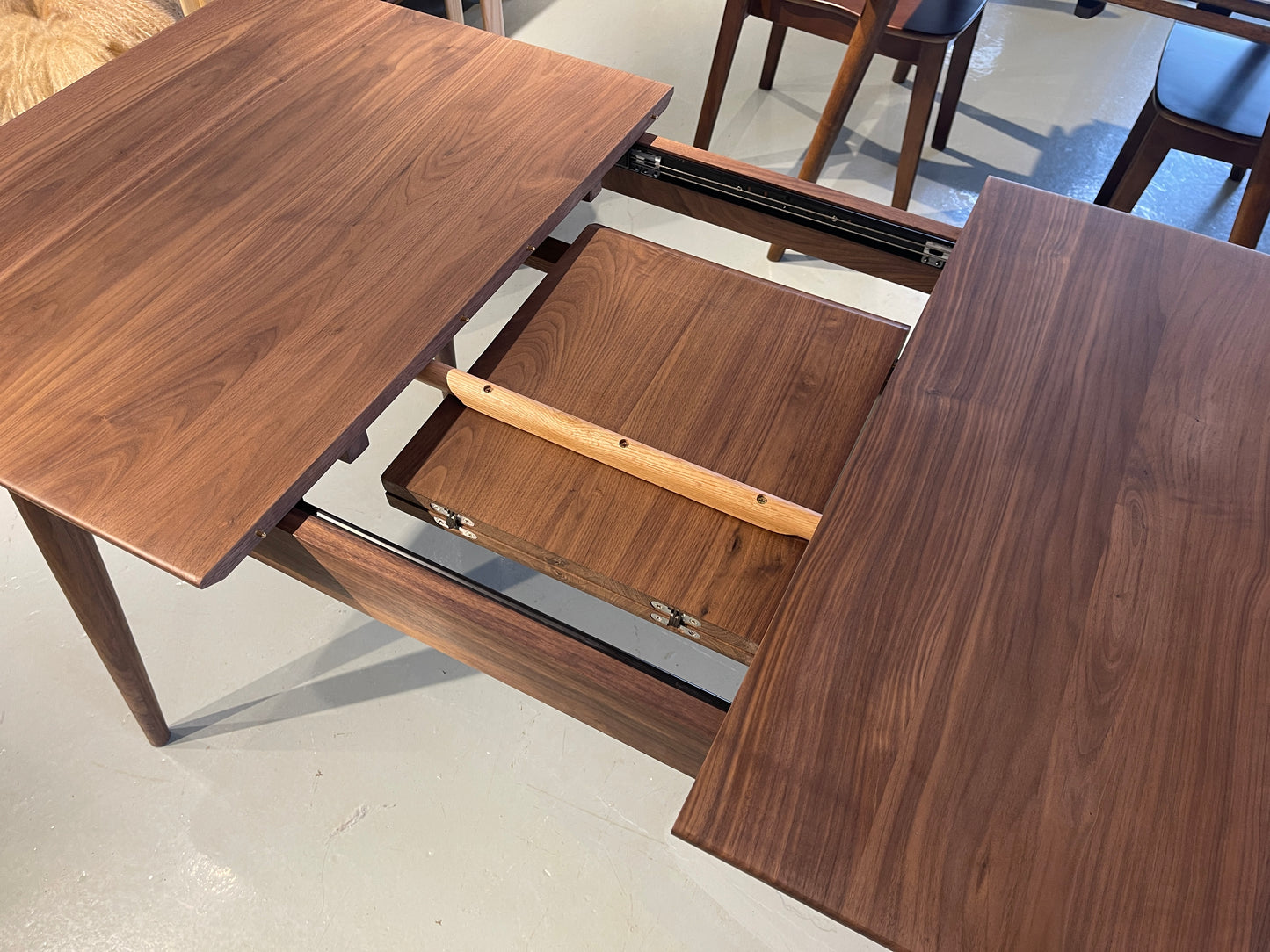 DELIGHT Extendable Table 實木開合餐枱 (可訂造，亦可改為固定餐枱)