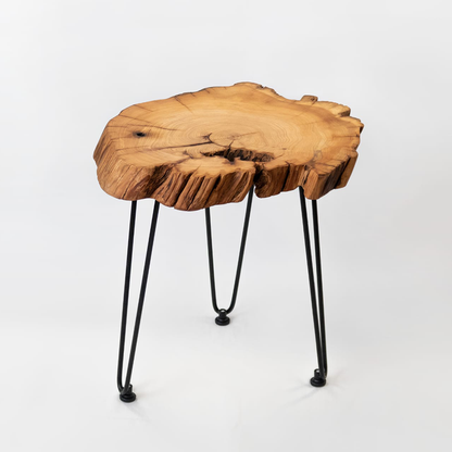 Appreciating wood work｜Thuja log coffee table 02